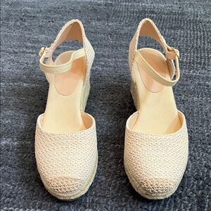 NEW Coutgo Cream Wedge Sandals 7 (Espadrilles)
